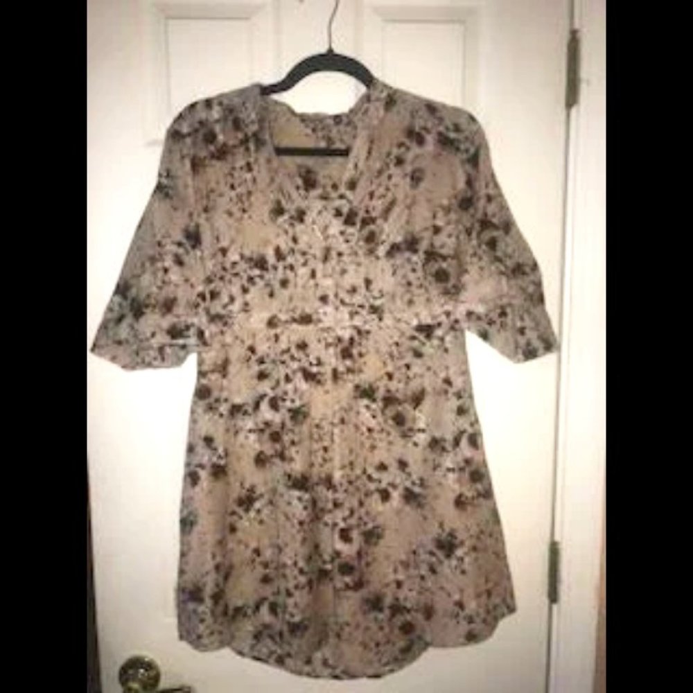 Women's Medium Size Tunic Top with Khaki Crop Pants Size Large (12)